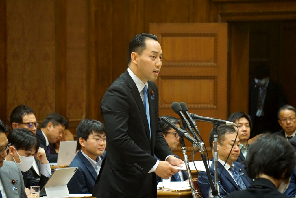 内閣委員会で初質問