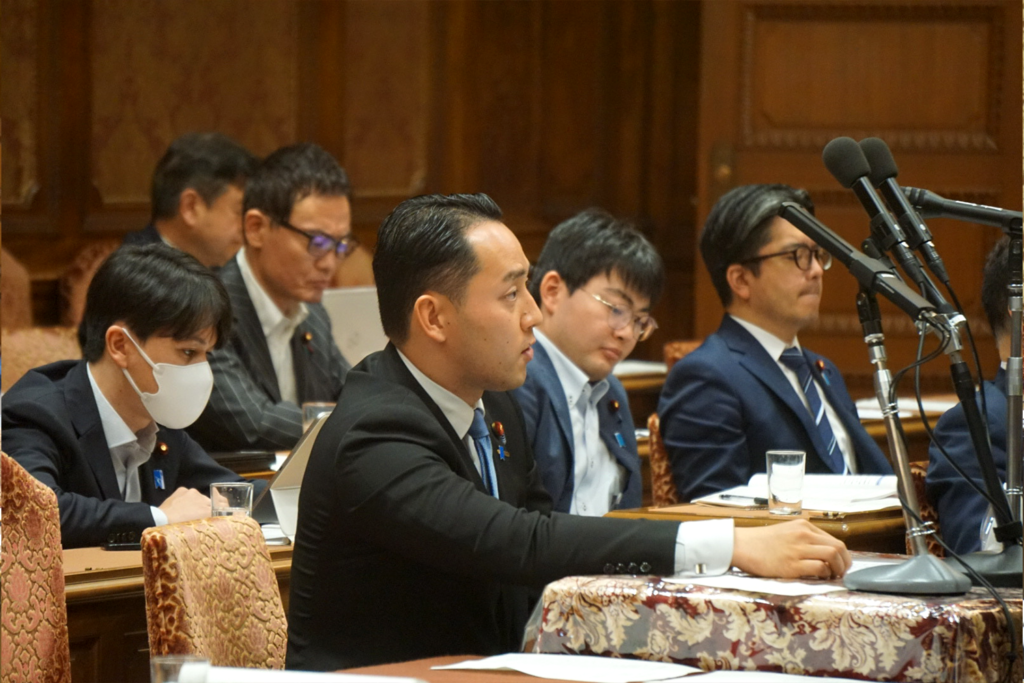内閣委員会で初質問
